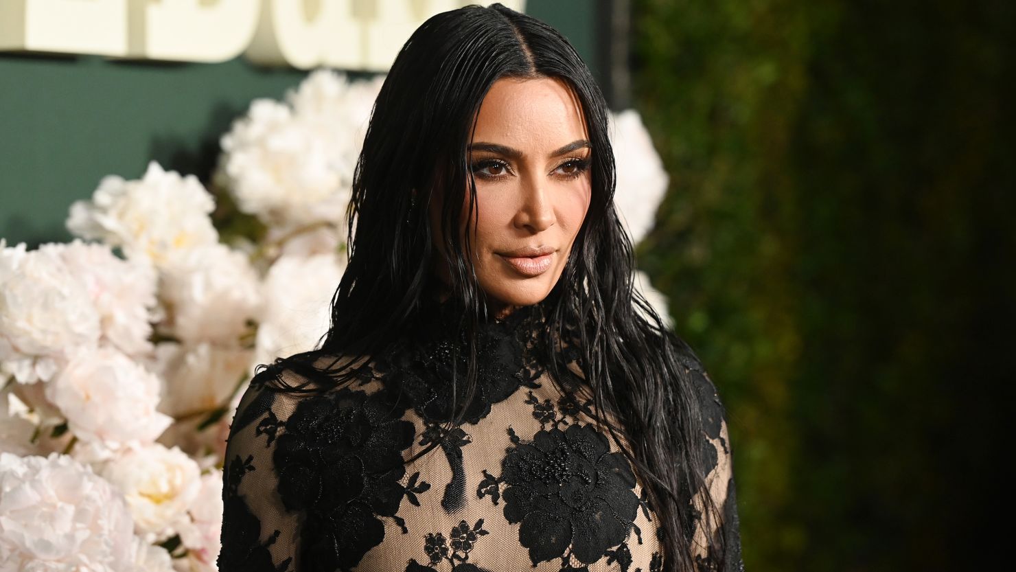 231115095929-kim-kardashian-1111-restricted