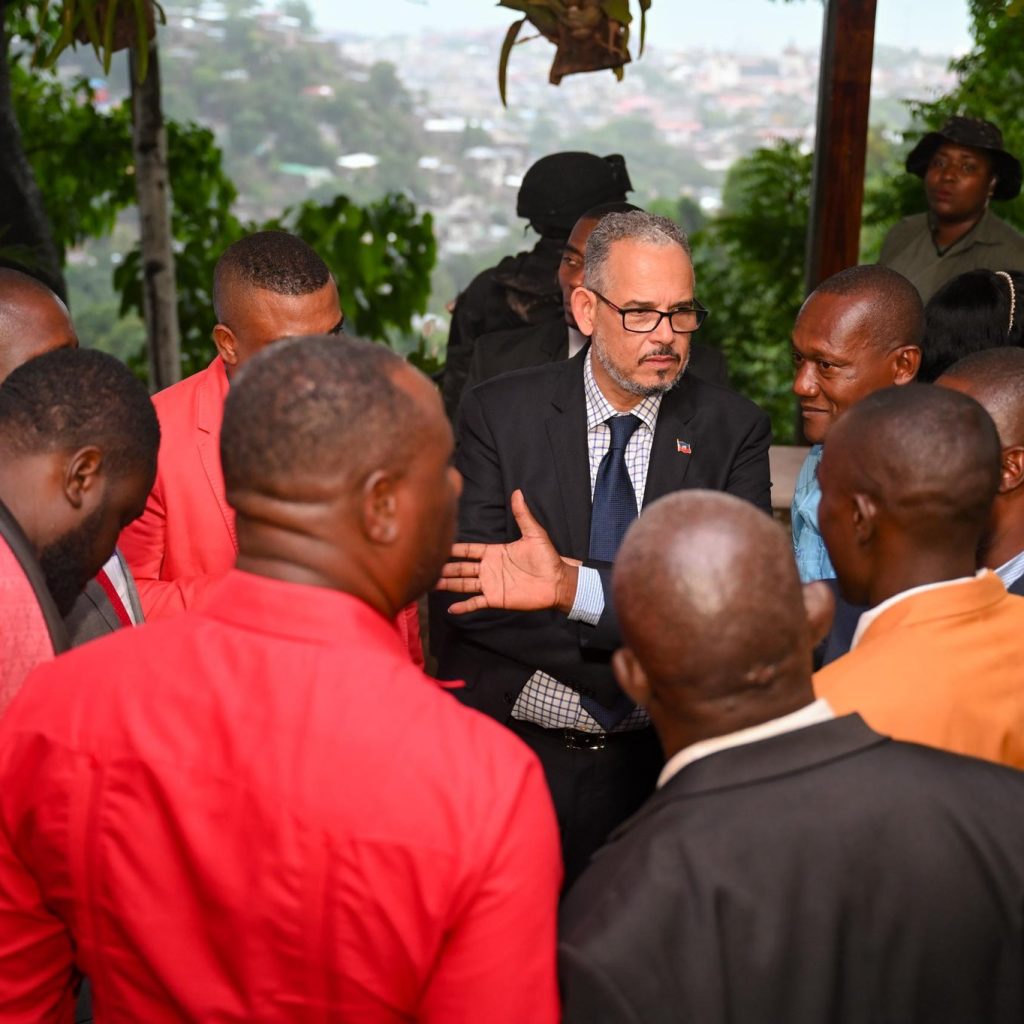 Le PM renforce le dialogue local autour des élections