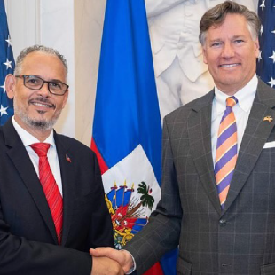 Premier Ministre Alix Didier Fils-Aimé et le Deputy Secretary of State américain