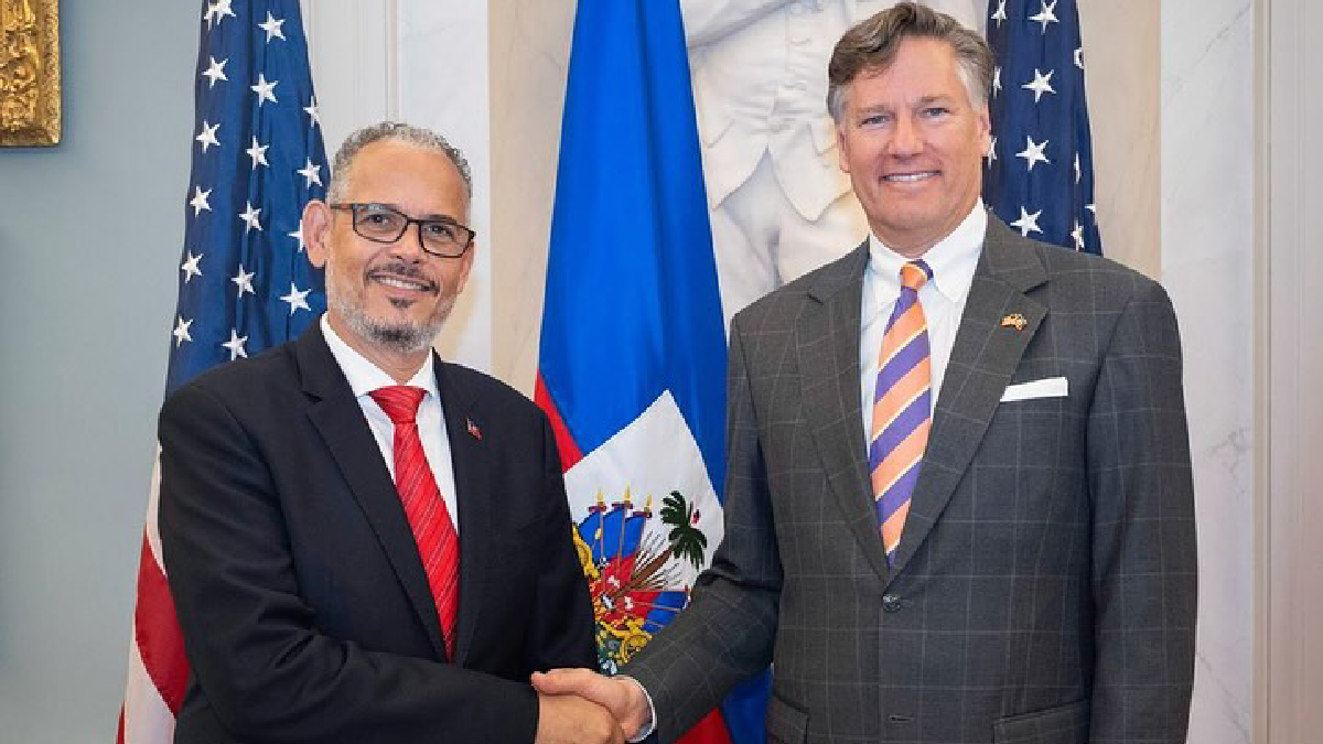 Premier Ministre Alix Didier Fils-Aimé et le Deputy Secretary of State américain