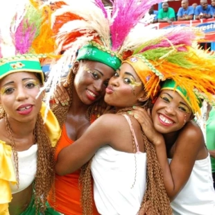 haiti-comment-celebre-t-on-le-carnaval-en-haiti--une-explosion-de-couleurs-et-de-culture--1734005363
