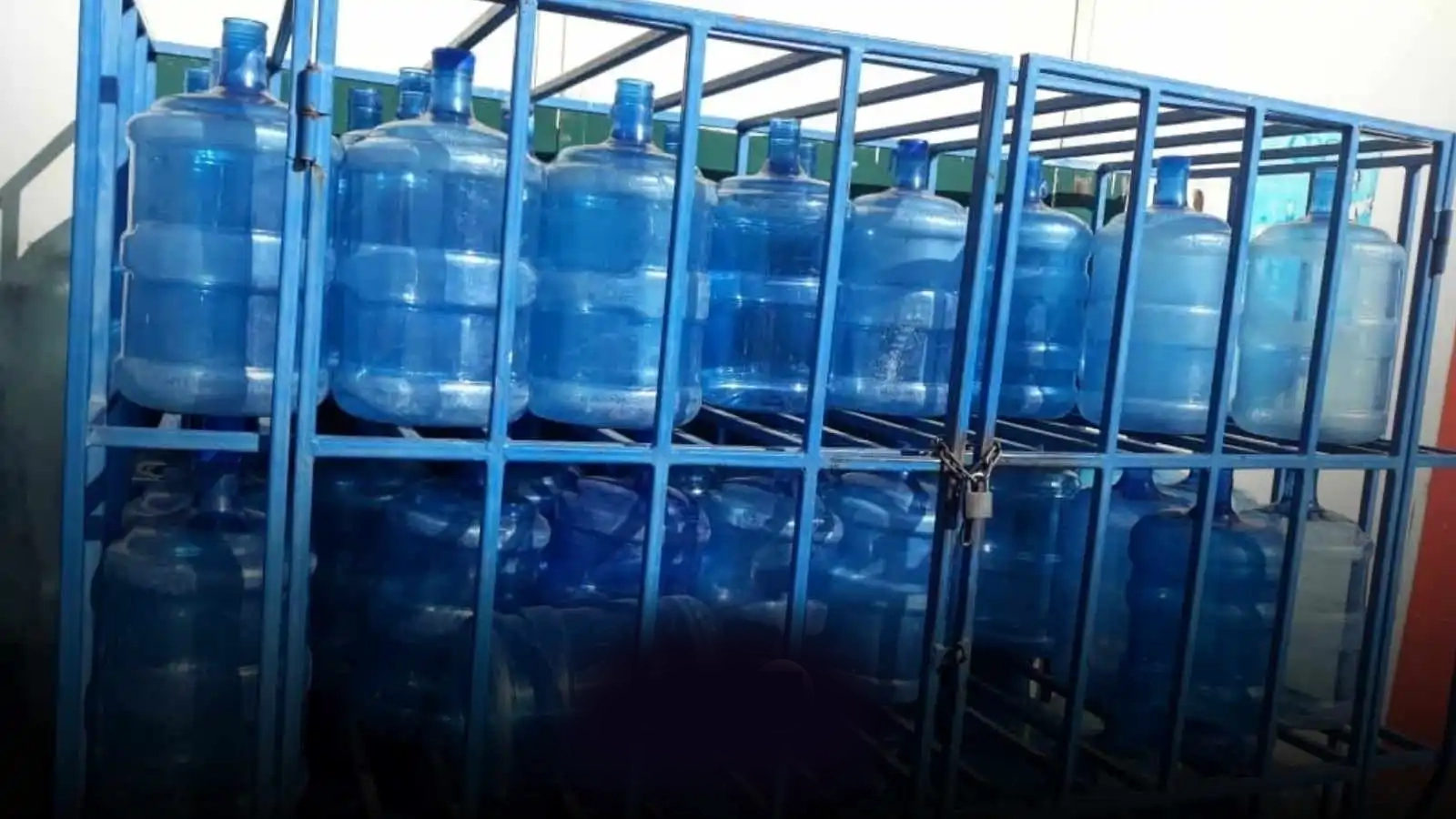 Eau-en-bidon-sengalon-100-des-echantillons-contamines-selon-le-MCI