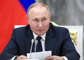 Ukraine : Poutine évoque une possible fin du conflit malgré des tensions persistantes